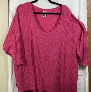 Fuschia 3/4 length sleeve sweater.